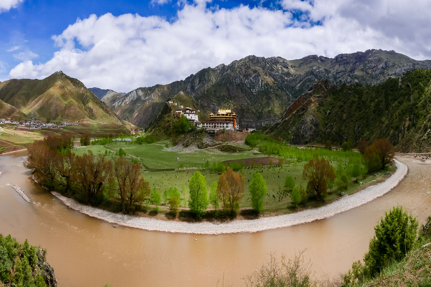 CN150896-Edit-Gaden-Monastery-in-Nangchen-County.jpg