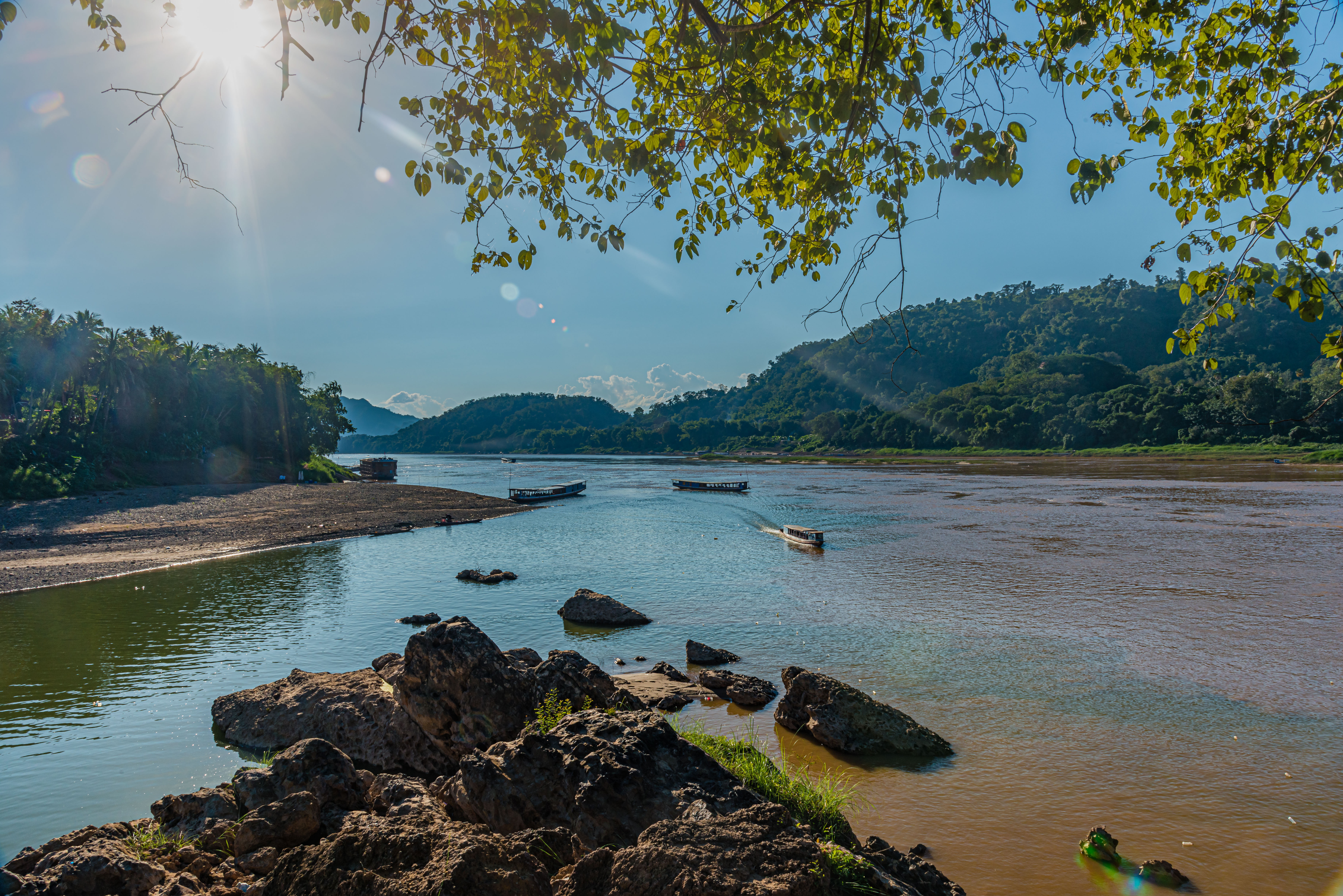 LA163407-Confluence-of-the-Nam-Ou-and-the-Mekong.jpg