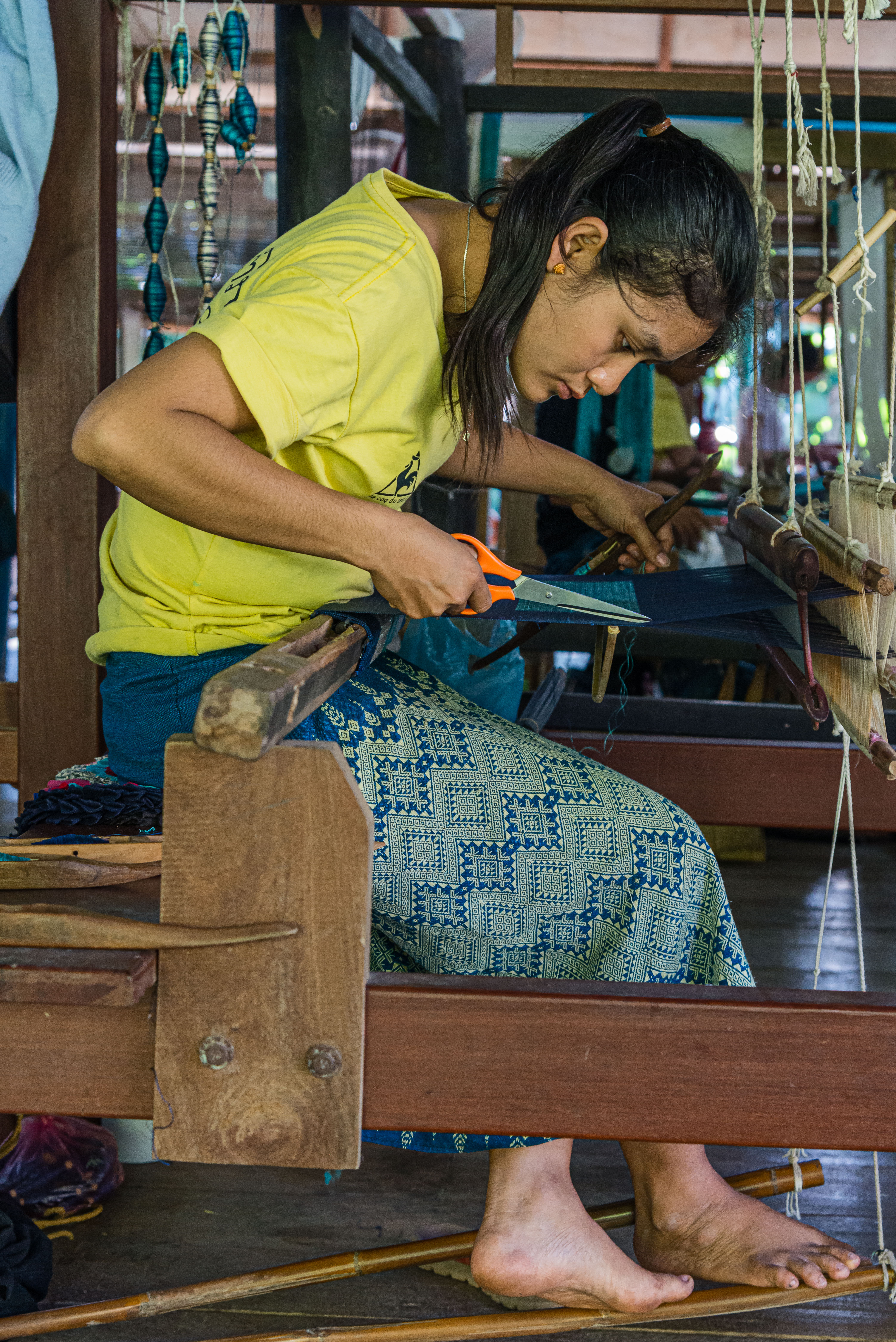 LA163504-Weaving-at-Ock-Pop-Tok.jpg