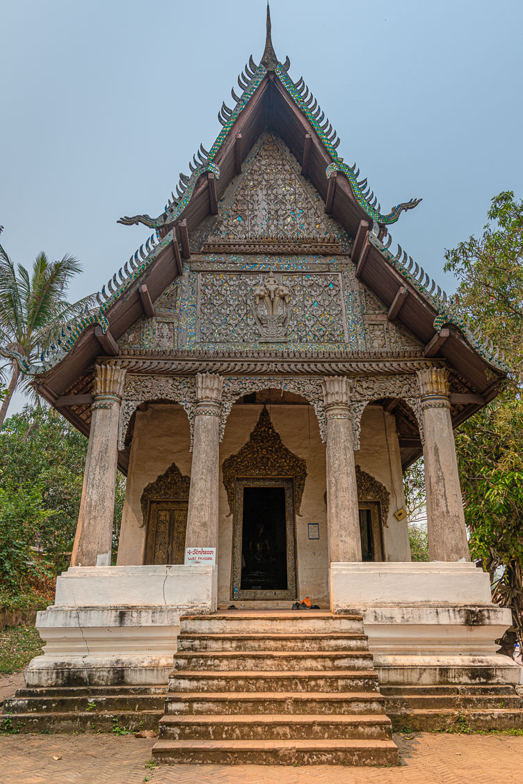 LA160156-Buddha's-at-the-famous-Pak-ou-Cavesat-Pa-Houak.jpg